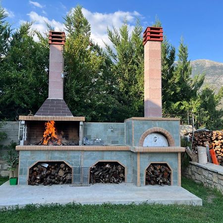 River Escape Villa - Private Beach, Scenic View & Bbq Tepelene Exterior foto